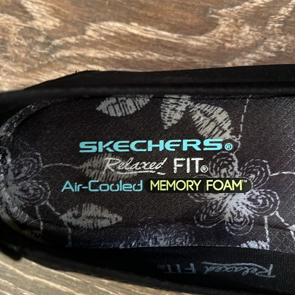 Skechers Relaxed Fit, air cooled, comfort flats EUC size 8.5 - Picture 2 of 7